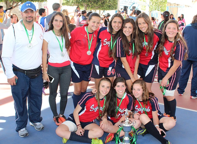 英超保级关键战解析：埃弗顿主场固防求胜，诺丁汉森林残阵反击续命